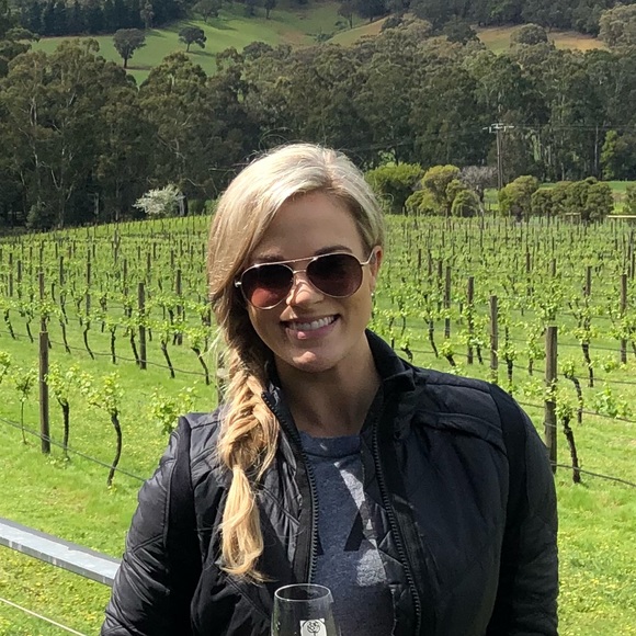 Meet your Posher, Jessica - Picture 1 of 1